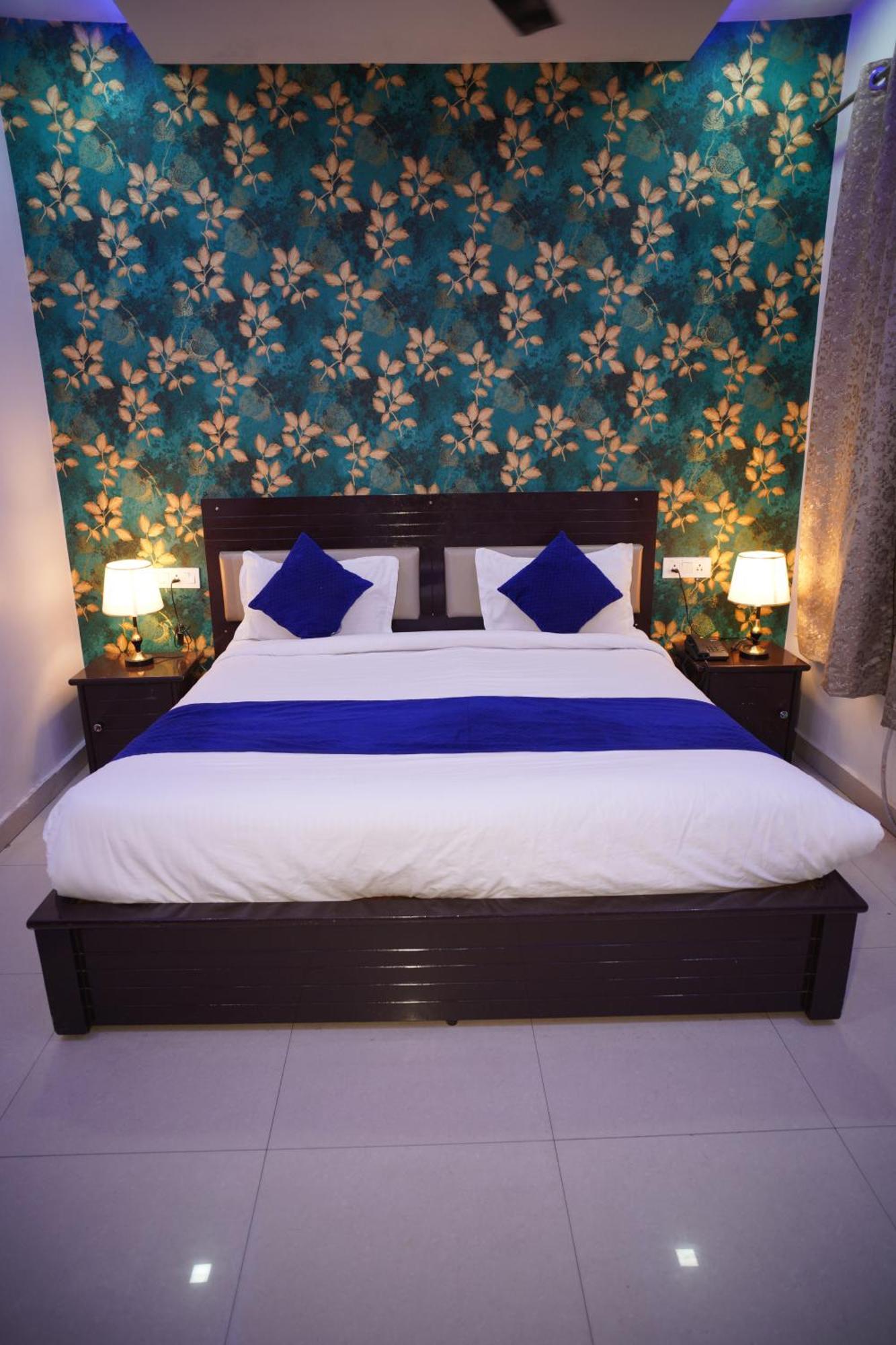 Blue Sky Hotels And Banquet Kanpur Exterior photo