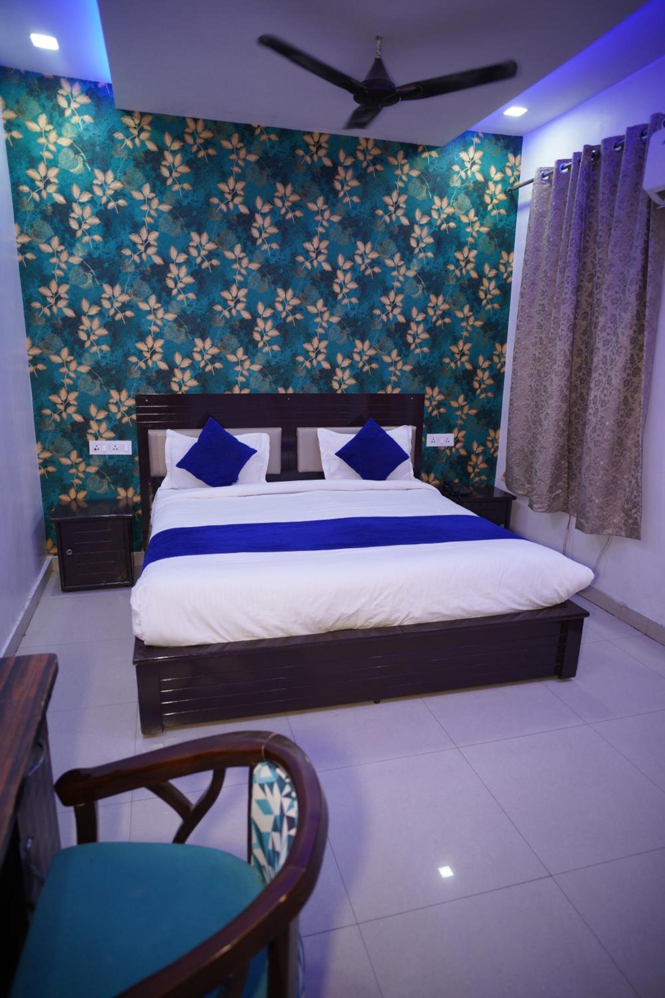 Blue Sky Hotels And Banquet Kanpur Exterior photo